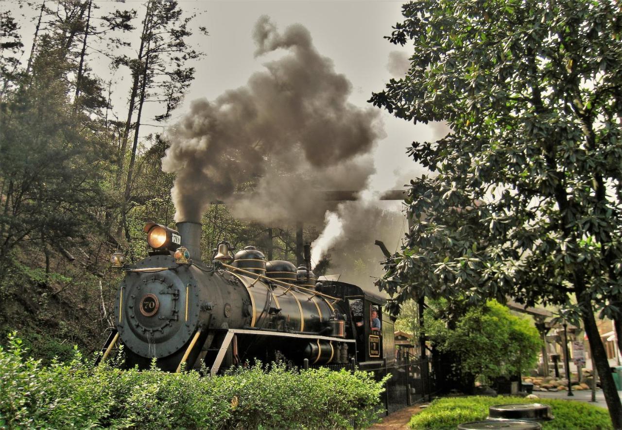 Suite Sensations, Hot Tub, Pool Table, 1089 Free Tickets Each Paid Day, Dollywood And More Pigeon Forge Exterior foto